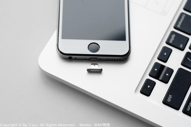 Phone充电像放水杯一样简单ky开元棋牌这个磁吸底座 让i