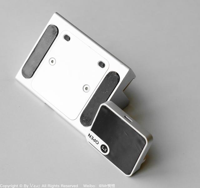 Phone充电像放水杯一样简单ky开元棋牌这个磁吸底座 让i(图3)